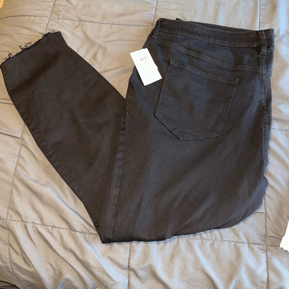 NEW Woman’s black stretchy Old Navy jeans size 24!!!